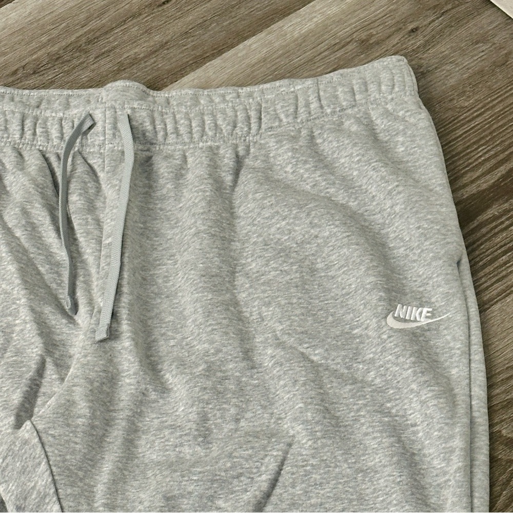 Nike Light Gray Joggers side pockets - Picture 3 of 7